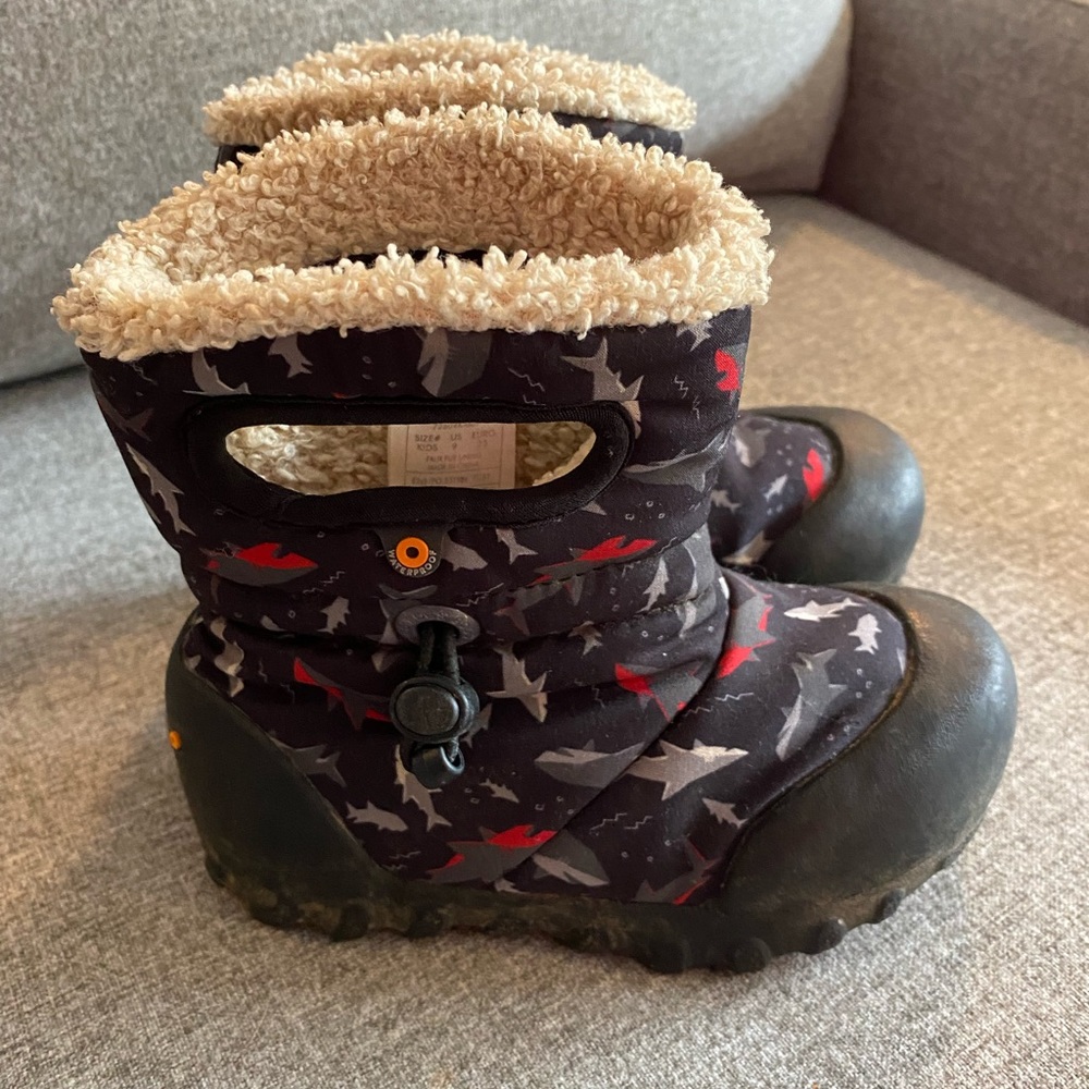 BOGS winter boots size toddler 9